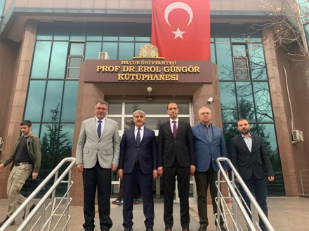 Anayasa Mahkemesi Üyesi Selahaddin Menteş’ten Kütüphanemize Ziyaret